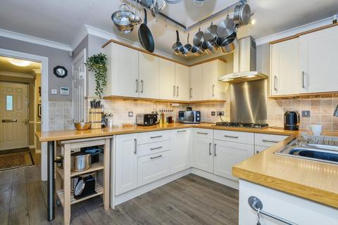 4 Spinners Way, Scholes, Cleckheaton, BD19 6NW