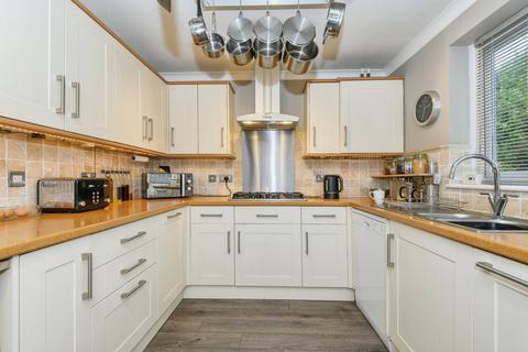 4 Spinners Way, Scholes, Cleckheaton, BD19 6NW