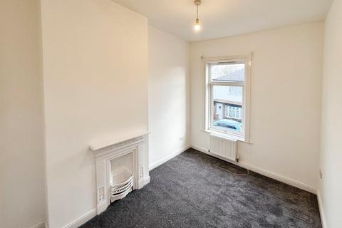 3 bedroom terraced house to rent, Grosvenor Road, Greater Manchester SK14