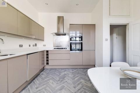 4 bedroom apartment to rent, Brixton Road, London SW9