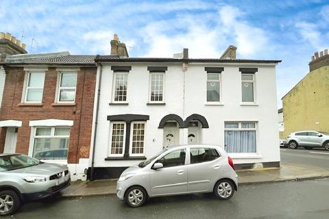 2 bedroom terraced house to rent, Dale Street, Kent ME4