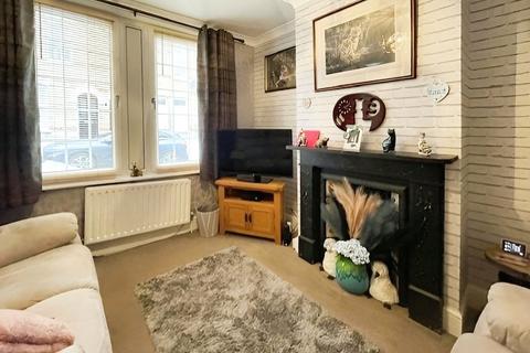 2 bedroom terraced house to rent, Dale Street, Kent ME4