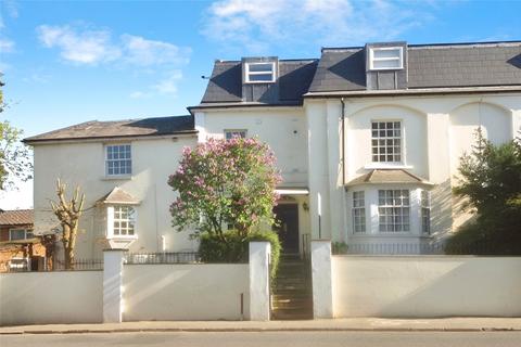 3 bedroom flat to rent, Egham Hill, Surrey TW20