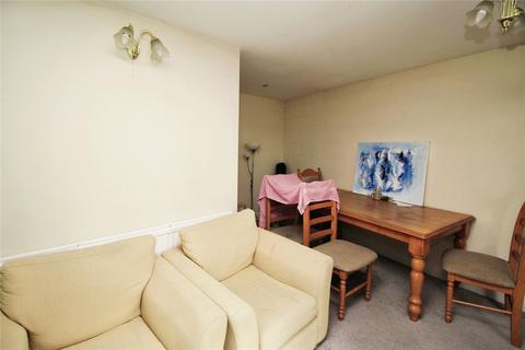 3 bedroom flat to rent, Egham Hill, Surrey TW20