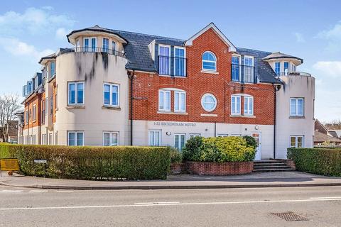 2 bedroom flat to rent, Beckingham Metro Station Road, Surrey TW20