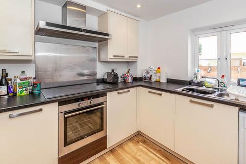 2 bedroom flat to rent, Beckingham Metro Station Road, Surrey TW20