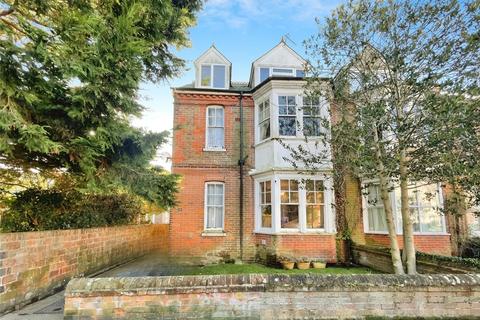 1 bedroom flat for sale, Richmond Avenue, West Sussex PO21