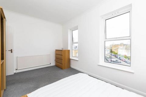 2 bedroom flat to rent, E8