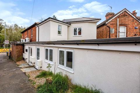 3 bedroom flat for sale, Silverdale Road, Kent TN4