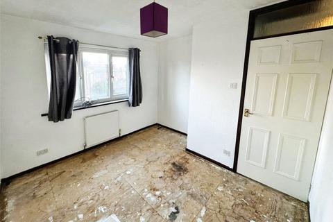 2 bedroom terraced house to rent, Newholme Gardens, Manchester M28