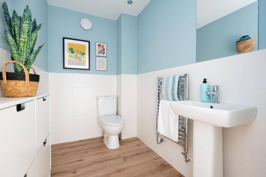 Spacious downstairs cloakroom