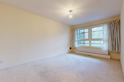 2 bedroom flat to rent, Henderson Drive