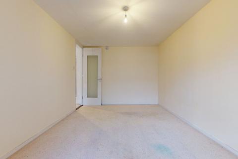 2 bedroom flat to rent, Henderson Drive