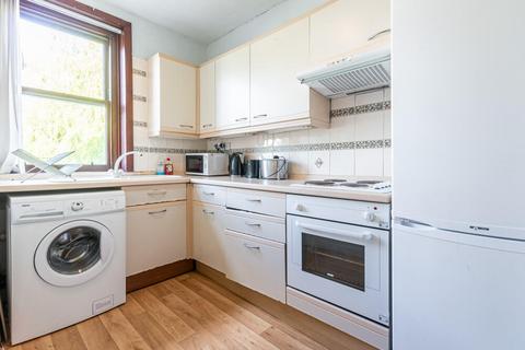 2 bedroom flat to rent, 1302L – Simon Square, Edinburgh, EH8 9HP