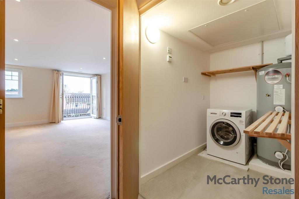 8627540-interior10.jpg