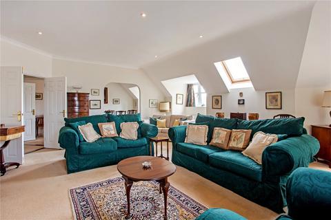 2 bedroom penthouse for sale, St. Georges Avenue, Weybridge, Surrey, KT13