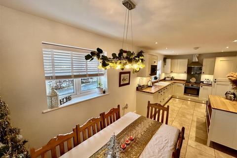 4 bedroom detached house for sale, Victory Avenue, Higher Heath,