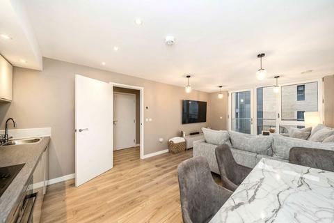 1 bedroom flat for sale, Baltic Avenue, Brentford TW8