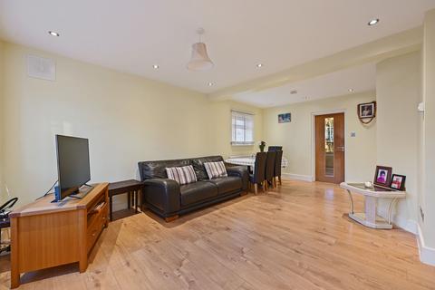 102 Browning Avenue, Worcester Park, KT4 8LB