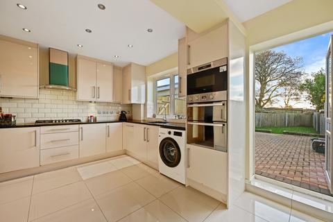 102 Browning Avenue, Worcester Park, KT4 8LB