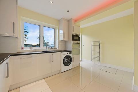 102 Browning Avenue, Worcester Park, KT4 8LB