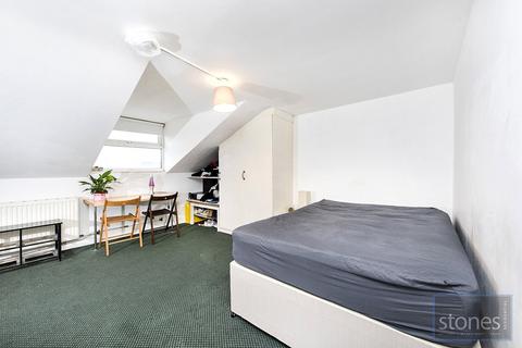 Studio to rent, Belsize Park, London, NW3