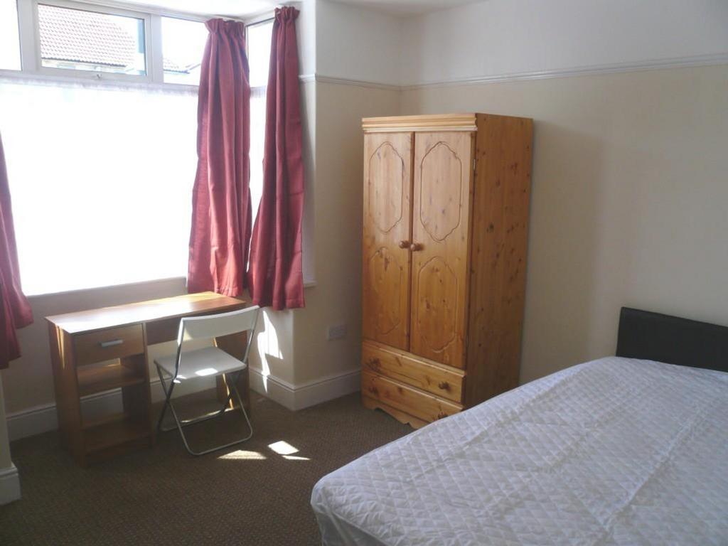 A bright and tidy double bedroom featuring a co...