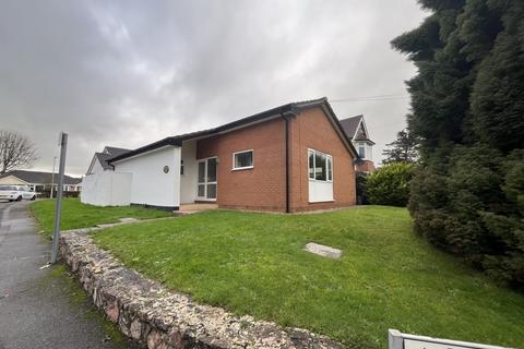 3 bedroom bungalow to rent, Rosewell Close, Honiton