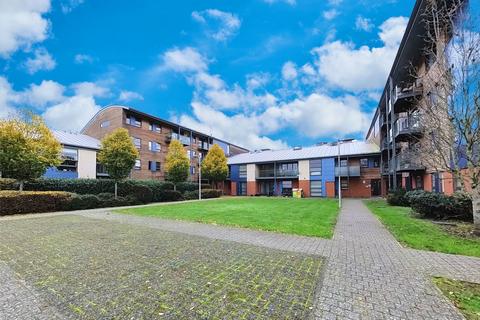 2 bedroom flat for sale, Pretoria Road, Chertsey KT16