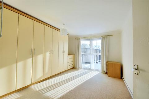 2 bedroom maisonette for sale, The Cedars