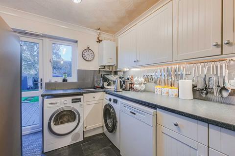 37 Bardfield Way, Rayleigh, SS6 9HE