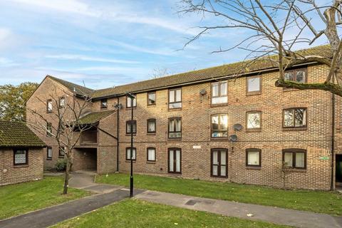 2 bedroom flat to rent, Anstice Close, London W4