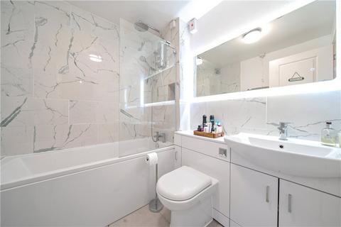 33 Heatherwood Drive, Hayes, UB4 8TN