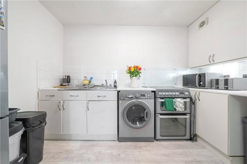 33 Heatherwood Drive, Hayes, UB4 8TN