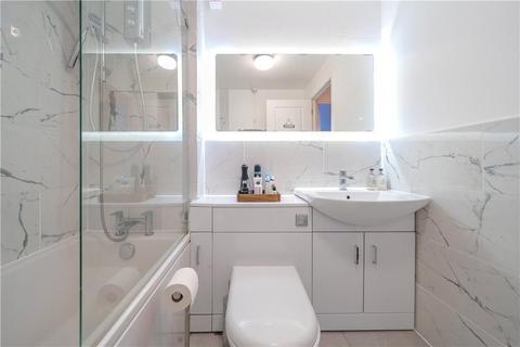 33 Heatherwood Drive, Hayes, UB4 8TN