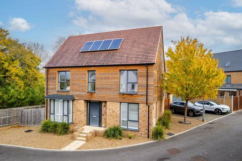 12 Turner Place, Coulsdon, CR5 3FY