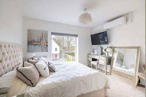 12 Turner Place, Coulsdon, CR5 3FY