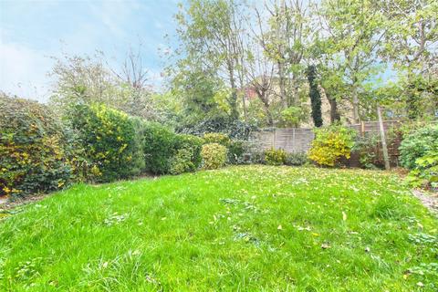 11 Greenall Close, Cheshunt, Waltham Cross, EN8 9HY