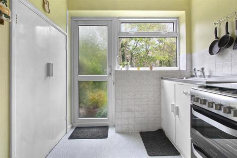 11 Greenall Close, Cheshunt, Waltham Cross, EN8 9HY