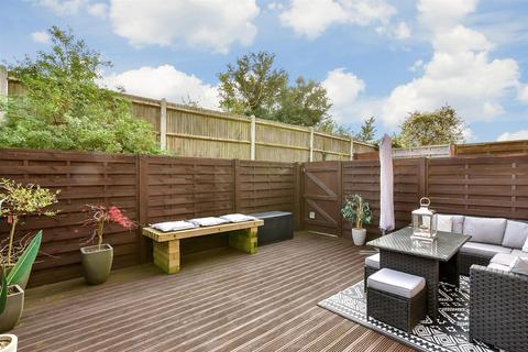 4 bedroom semi-detached house for sale, Dillywood Fields, Rochester, Kent