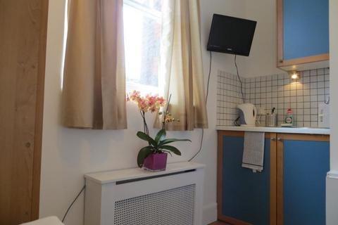 1 bedroom house to rent, Fulham Road, London