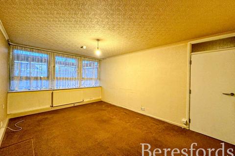 2 bedroom apartment for sale, Victor Court, Hornchurch, RM12