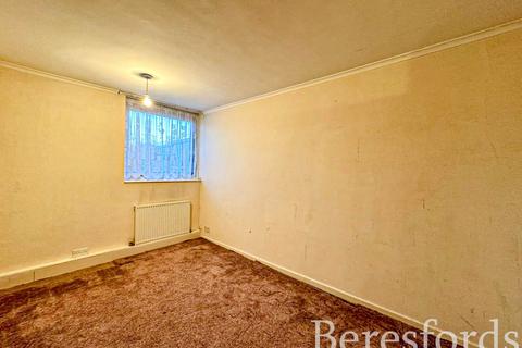 2 bedroom apartment for sale, Victor Court, Hornchurch, RM12