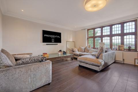 2 bedroom apartment for sale, Chigwell IG7