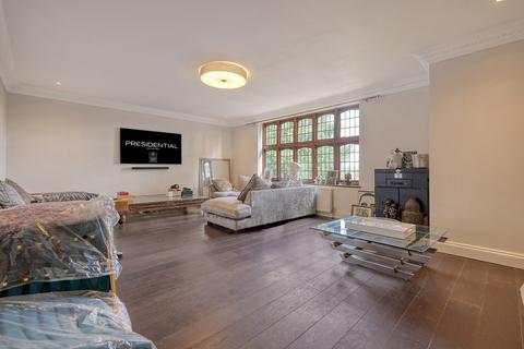 2 bedroom apartment for sale, Chigwell IG7