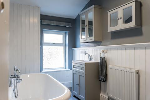 484 Hale Road, Widnes, WA8 8XQ