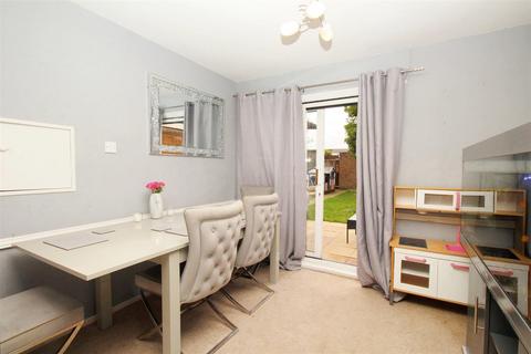 3 bedroom terraced house for sale, Yardeley, Basildon