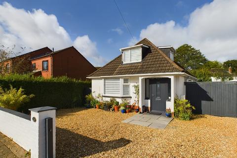 2 bedroom detached bungalow to rent, Hereford Road, Abergavenny, NP7