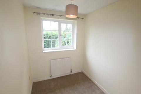 3 bedroom end of terrace house to rent, Cavenham Close, Woking GU22