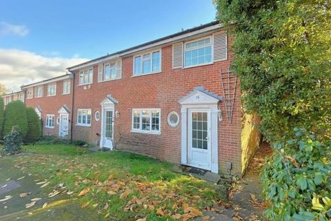 3 bedroom end of terrace house to rent, Cavenham Close, Woking GU22